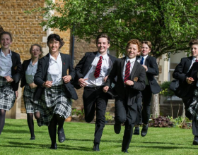 拆解UCAS最新申请数据，看清英国留学新风向！