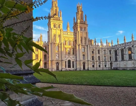 《新闻女王》学历曝光！伦敦大学一等学位有多厉害？