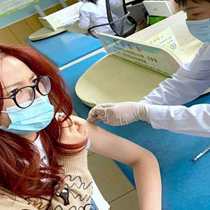 &ldquo;无副作用，看到希望&rdquo;：中国留学生讲述新冠疫苗接种经历...