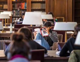 苦等美国名校录取的同学，此刻审阅你材料的可能是AI！