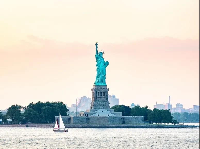 最新！全球教育资源国家排名发布，到底是谁说美国留学不香了？