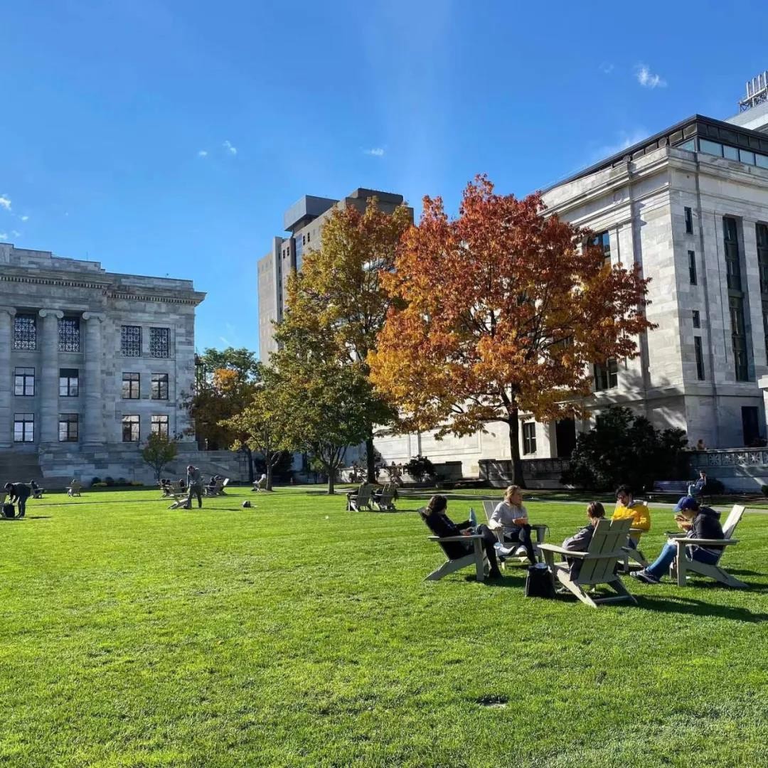 美国《2021秋季大学入学报告》