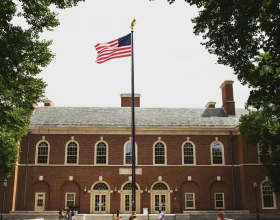 斯坦福大学校长辞任！背后推手竟是Phillips Andover毕业的18岁少年...