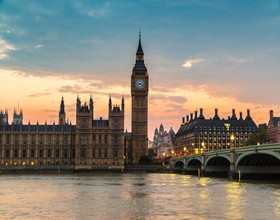 一边官宣新校区，一边忙着发offer！2023fall申请英港院校将迎重大利好？