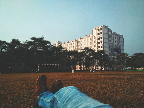 2025英国最佳大学排名发布！圣安走下神坛，这所院校重回巅峰？