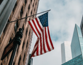 走常规路线拿美国绿卡很难，想要快一点的方法戳这里&rarr;