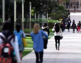 美国各大学公布返校计划，留学生：我不敢动...