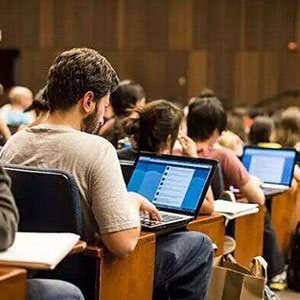 美国高校2021春季开学方案调整，还要在家里蹲吗？