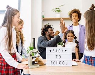 新浪教育专访柳小伟：用高品质服务为高净值家庭国际教育保驾护航