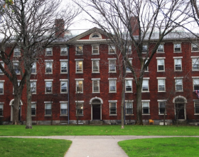 如何利用美高叩响顶尖美本的大门？2023美高留学先行指南快收藏！