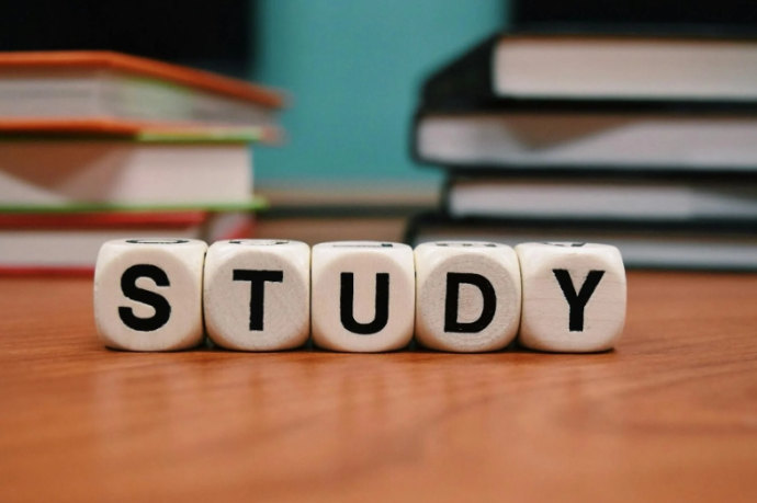 美国大学本科毕业占比是多少 美国大学本科毕业占比是多少