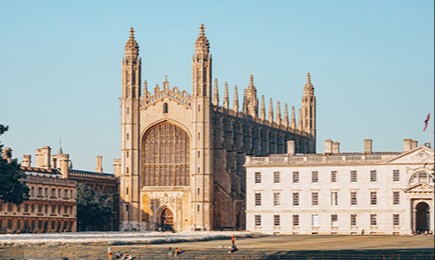 采用海外招生官、海外文书官，国内规划+海外导师服务模式