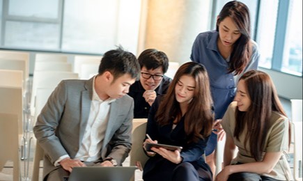 全新布局非美业务线并设立游学中心，创新产品，深化服务