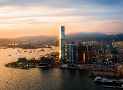 香港硕士毕业后，留港就业难吗？