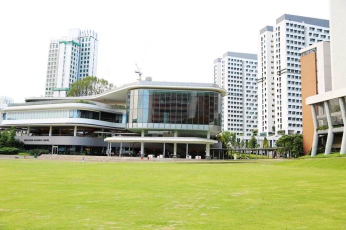 到新加坡读高中需要达到哪些条件？