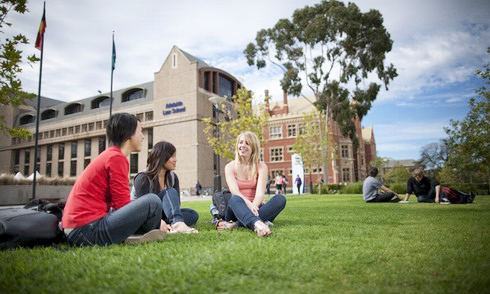 中国学生就读美国走读中学的优势有哪些？
