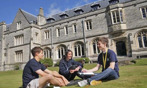 初中生申请英国高中留学有哪些好处