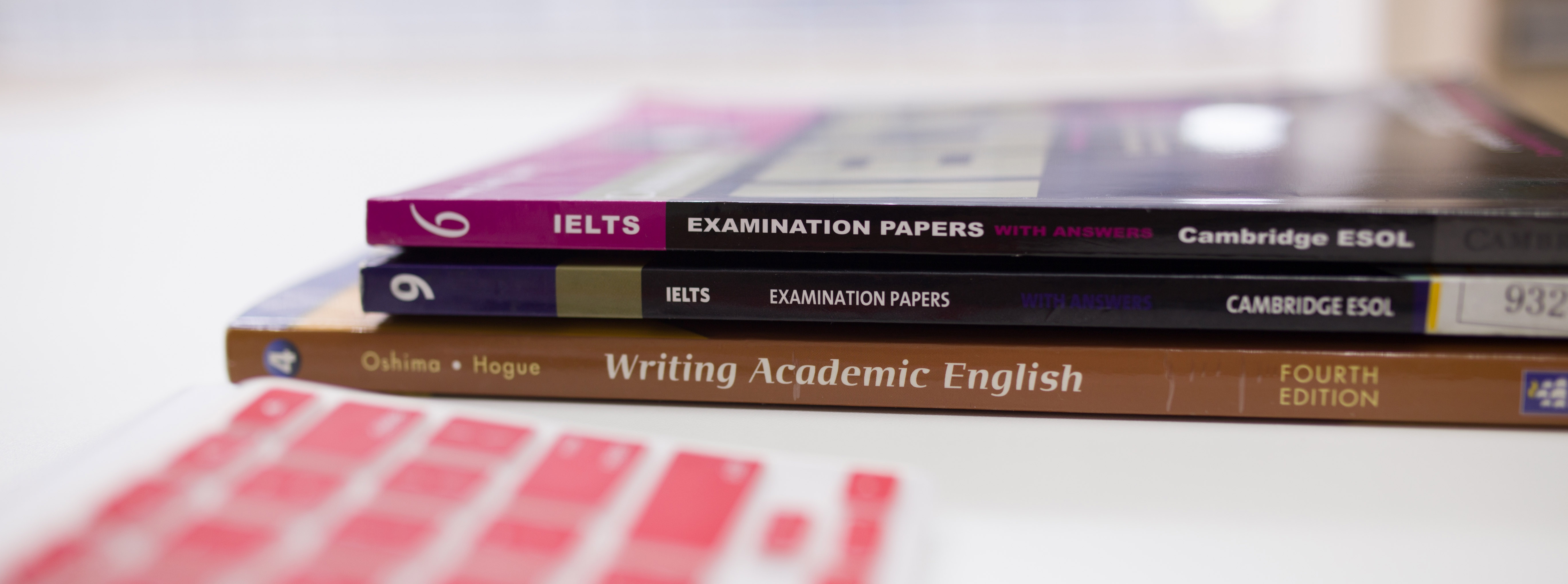 申请加拿大留学考雅思和考托福哪个更好？