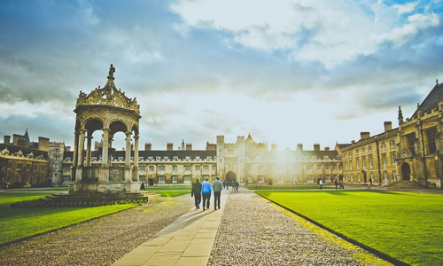 申请英国留学应该怎么样选校？