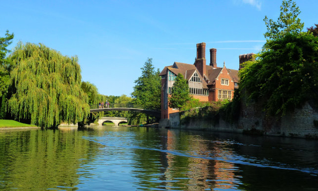 高考落榜怎么办？英国留学助你升名校