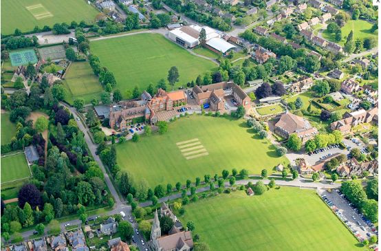 英国公、私立高中申请要求大不同？