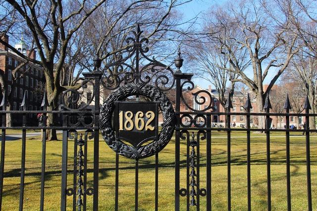 为什么海归就业越来越难，工资还越来越低？