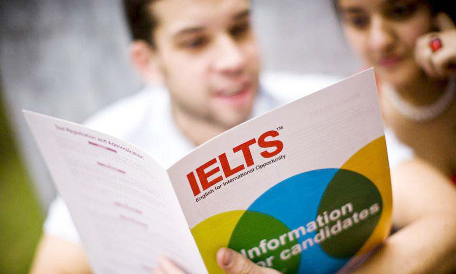 到香港读硕士，雅思成绩需要达到多少分？