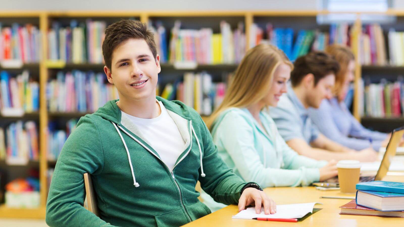 工薪家庭的学生怎么申请美国留学更划算？