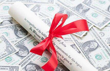 美国留学哪些学生更容易申请到奖学金？