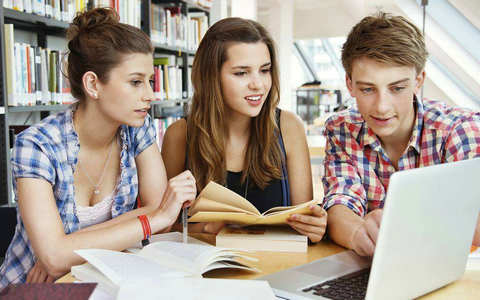 关于美国高中怎么选课，怎么分班？