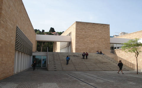 为什么那么多的中国学生选择去美国读大学？