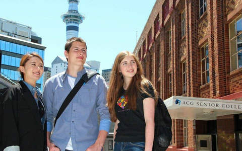 美国本科留学读几年？