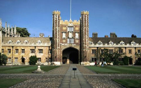 申请英国哪些大学需要交申请费？