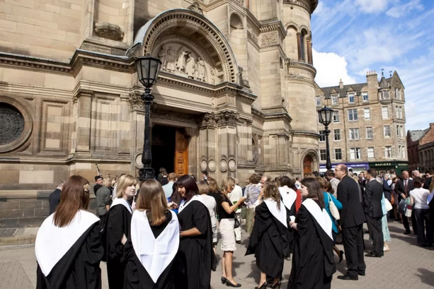 去美国留学，选择机构好还是diy比较好