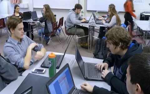 在你为自己减压时，美版毛坦厂中学正在批量&ldquo;生产&rdquo;藤校